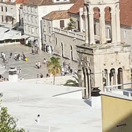 Sven Hvar Town