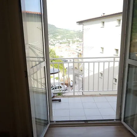Sven Hvar Town