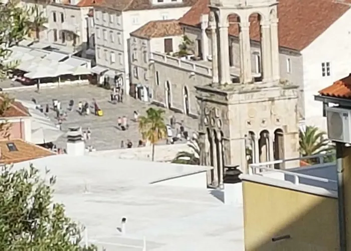 Sven Hvar Town
