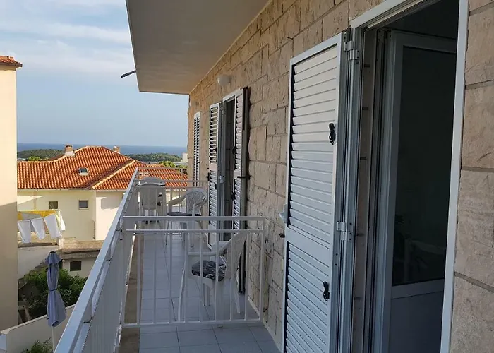 Sven * Hvar Town